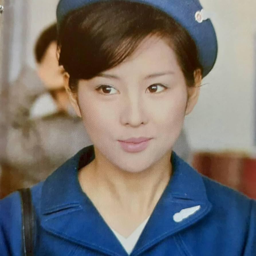 吉永小百合切り抜き集。1965年から1971年頃。【50枚程、折れ、破れ有り】 吉永小百合切り抜き集。1965年から1971年頃。【50枚程、折れ